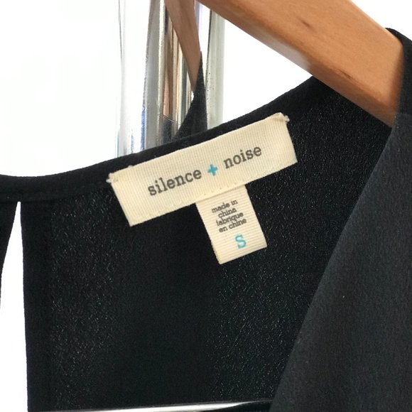 Black top - Picture 2 of 5